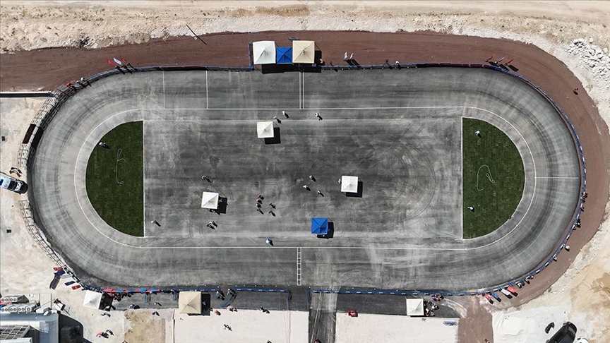 KARAMAN’DA AVRUPA STANDARTLARINDA TEKERLEKLİ PATEN PİSTİ